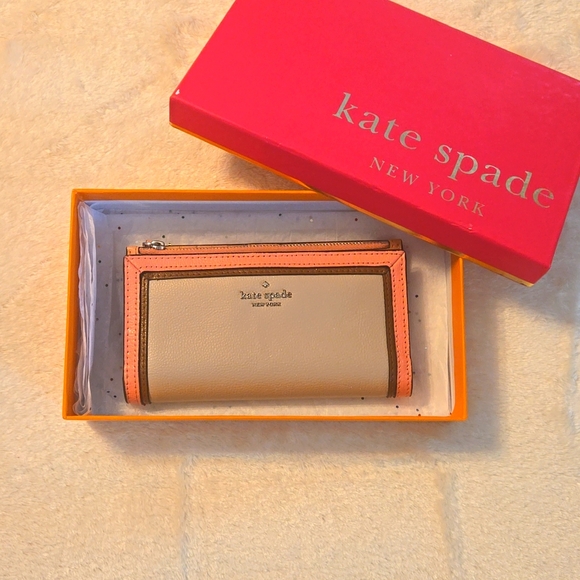 BUNDLE OF 3 NWOT or EUC Kate Spade medium wristlets & wallet with Kate Spade box - Picture 6 of 6